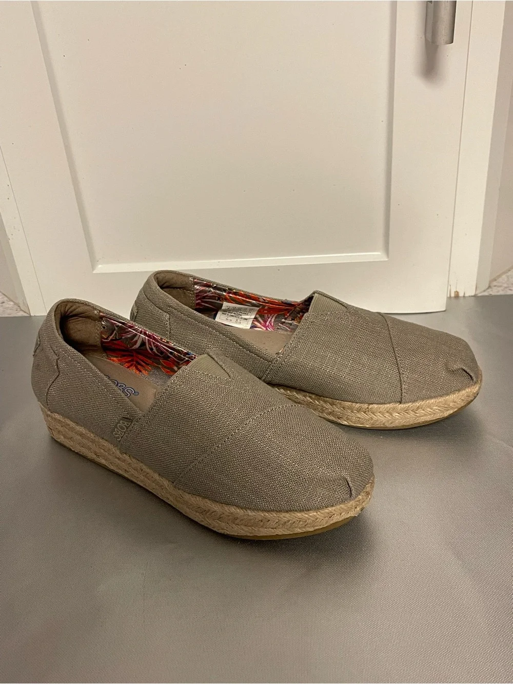 Skechers Bobs Women’s Taupe Shoes Sz 8